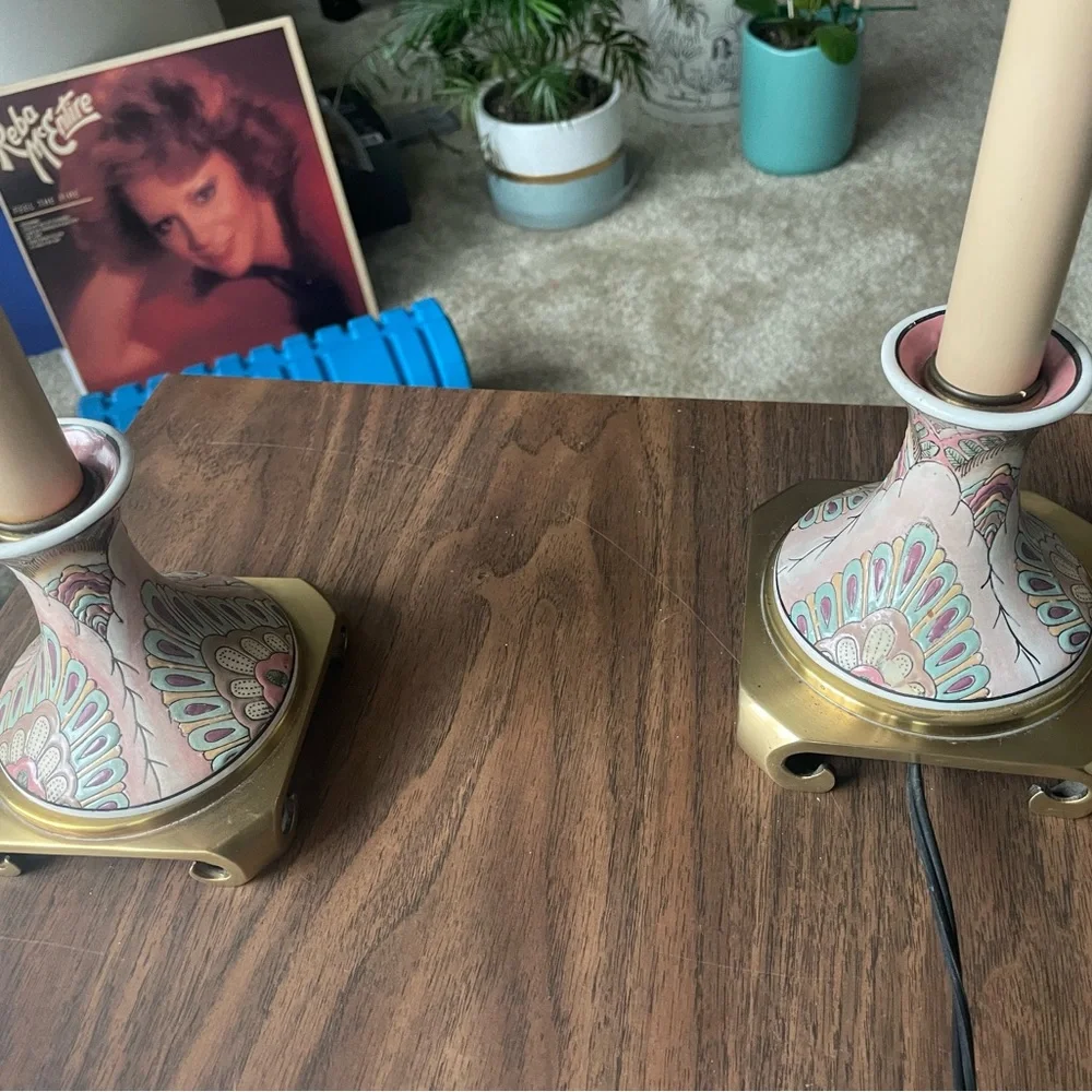 1990s Wildwood Asian Ming Candlestick Ceramic & Brass Table Lamps - a Pair - Picture 3 of 3